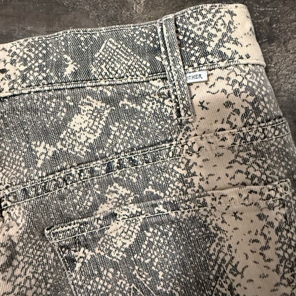 MOTHER The Hustler Flood Boa Babe Snake Print Jeans Size 26 NWT - Picture 8 of 13